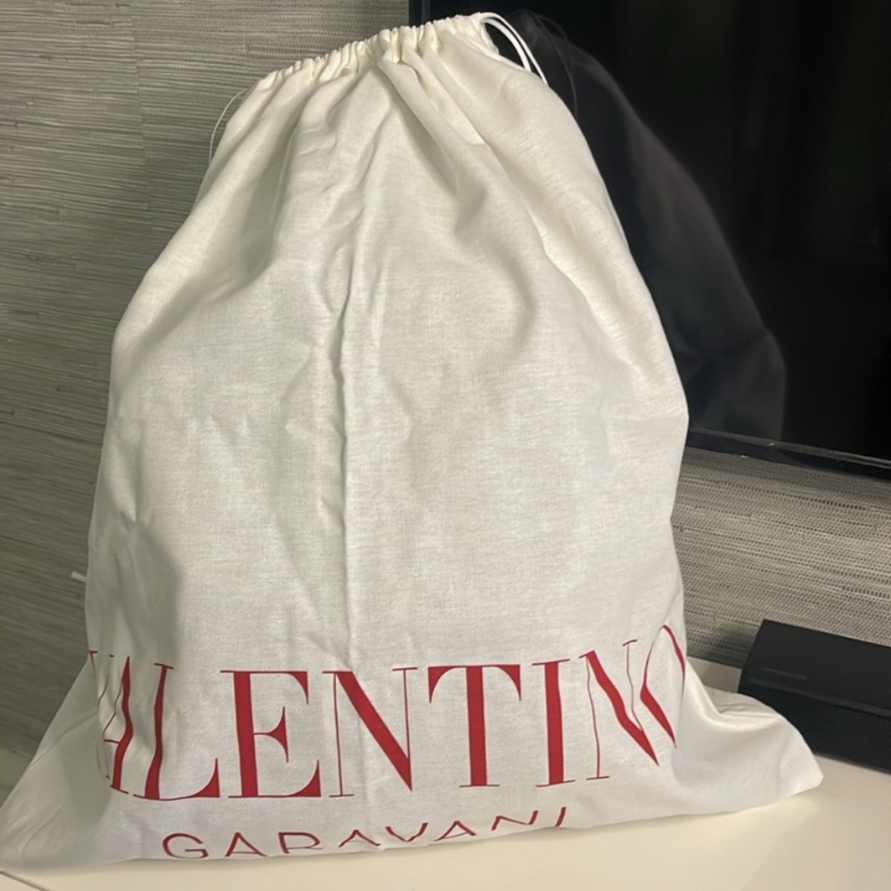 NEW‼️ Valentino Garavani Logo-Print Backpack - Picture 13 of 13